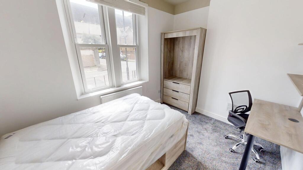 5 bedroom terraced house for rent