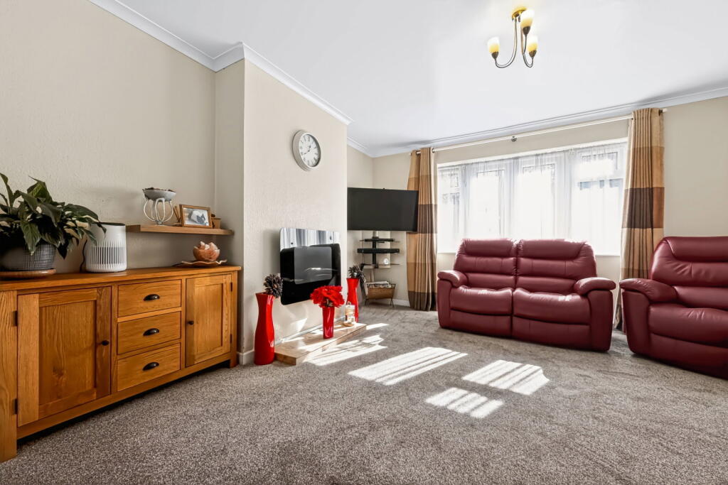 Beecroft Way, Dunstable photo 3