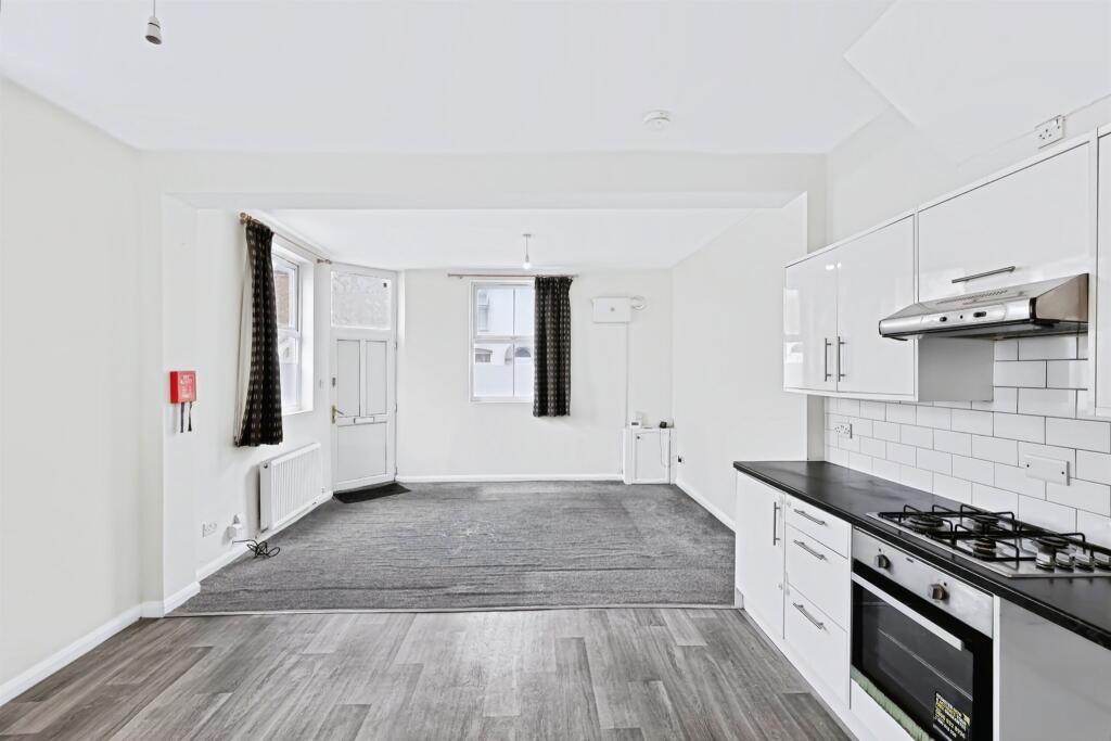 Apartment in Northampton, West Northamptonshire - More