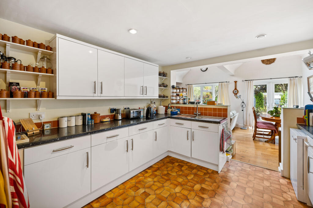 House in Mole Valley, Capel - View 2
