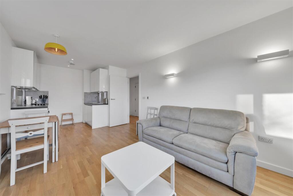Apartment in London, Southall Green - View 4