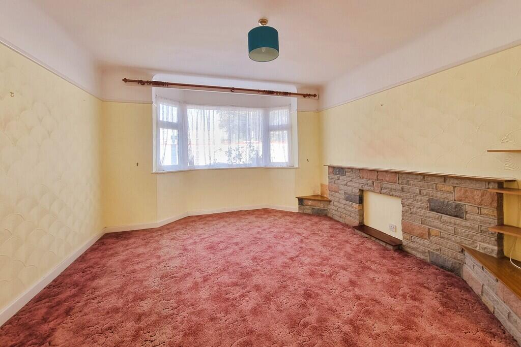 House in Portsmouth, Drayton - More