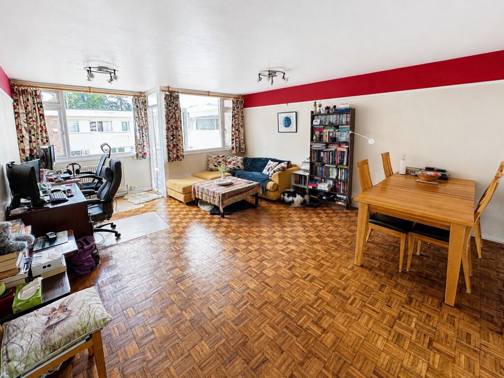 Apartment in Woking, Surrey - View 2