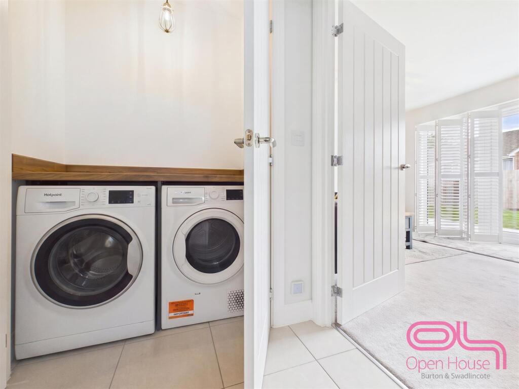 House in Swadlincote, Newhall - More