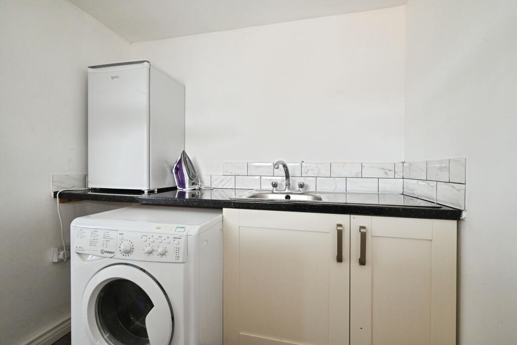 House in Bracknell, Easthampstead - More