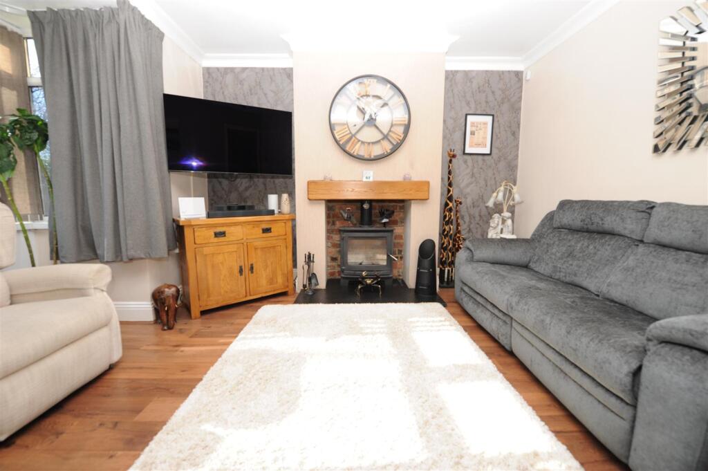 House in Bradford, West Royd, Shipley - More