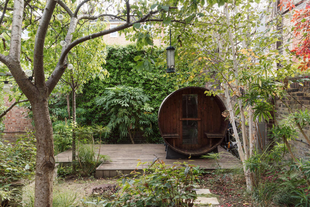 House in London - View 5
