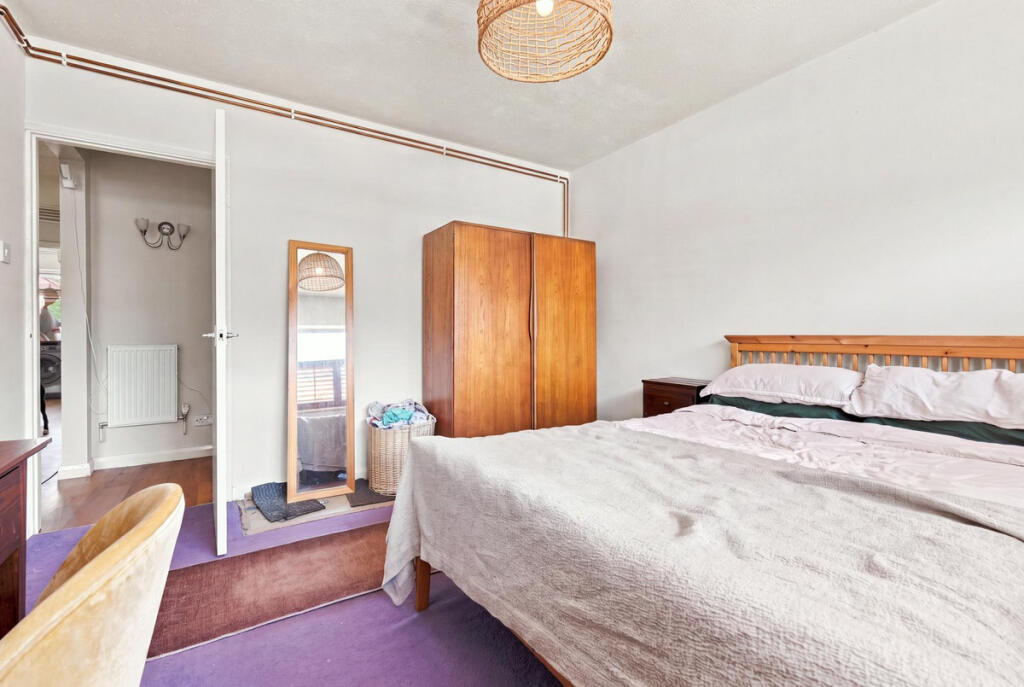 Apartment in Southend-on-Sea - View 5