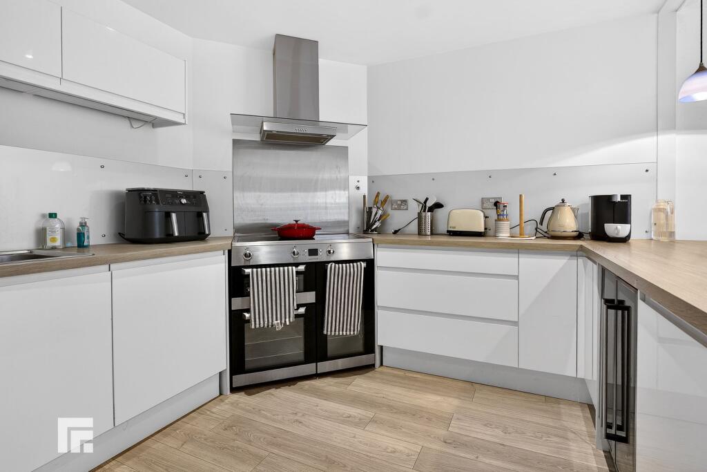 Apartment in Cardiff, Century Wharf, Butetown - View 3