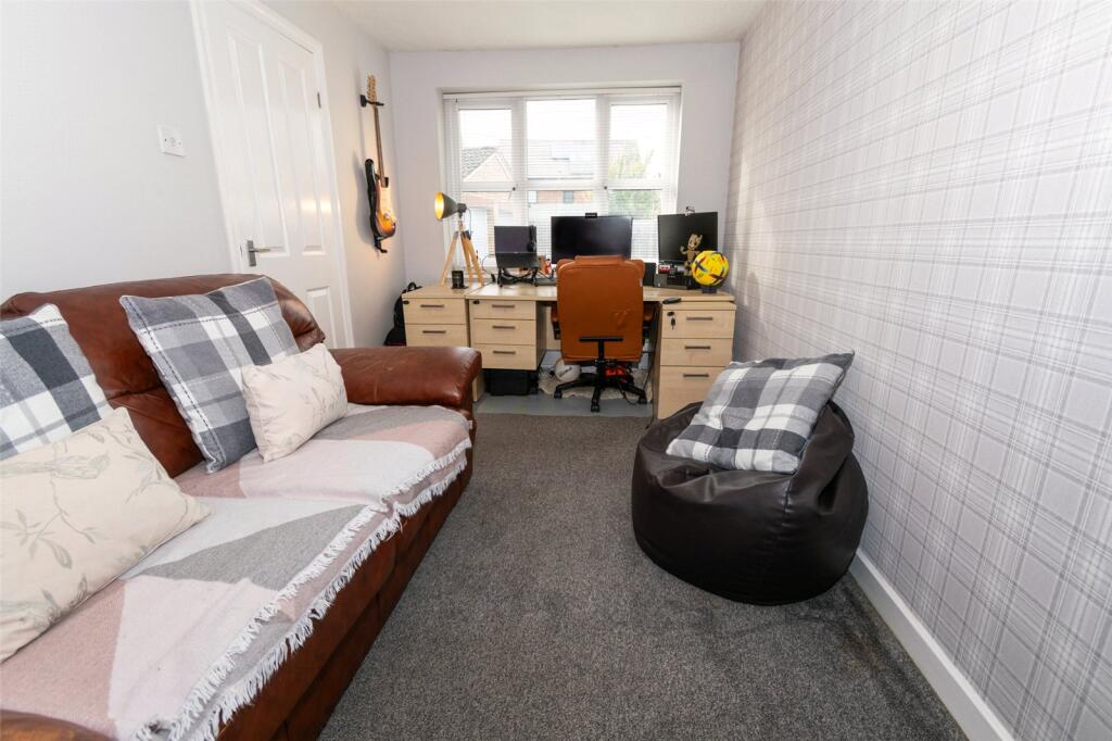 White Park Close, Middlewich photo 4