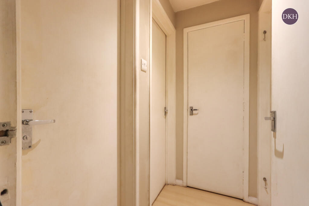 Apartment in Watford, North Watford - View 3