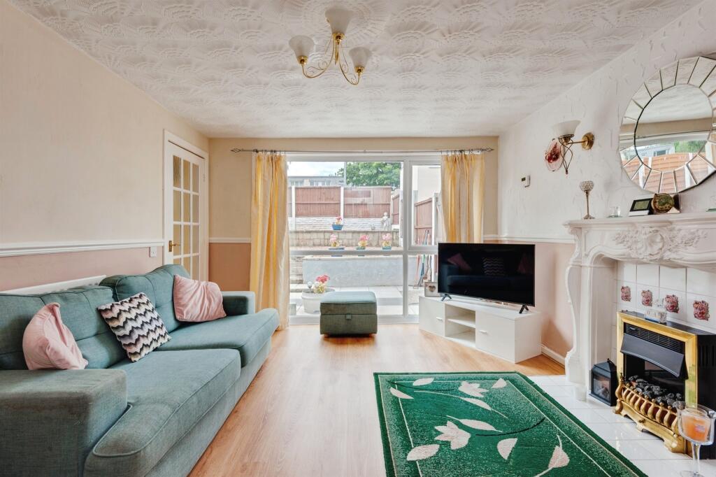 House in Runcorn, Halton Lea, Halton - More