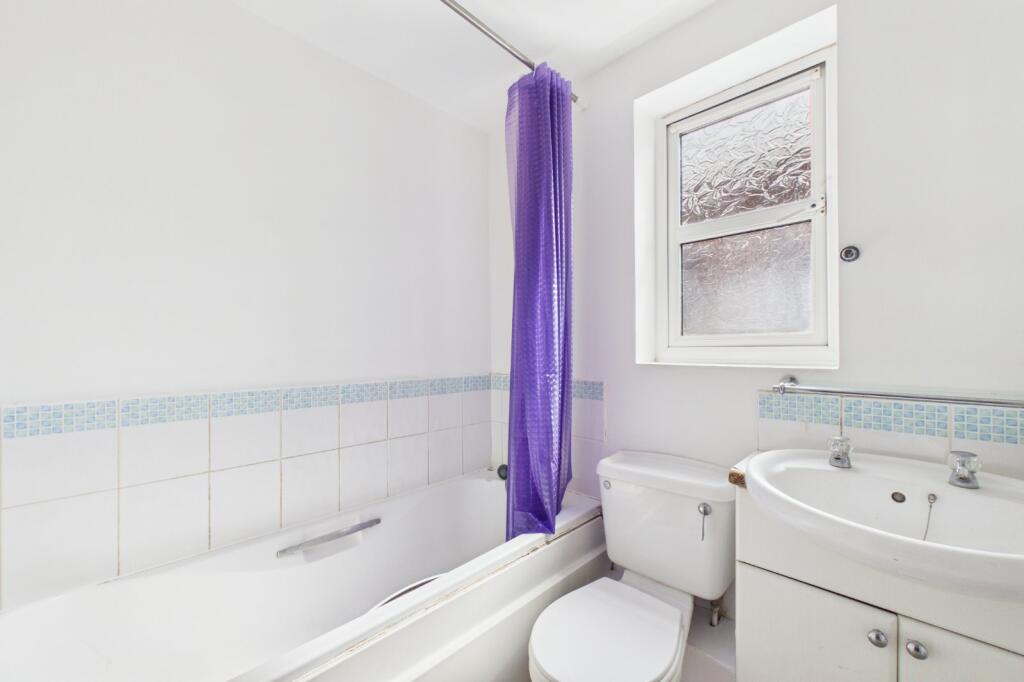 Apartment in Slough - View 4