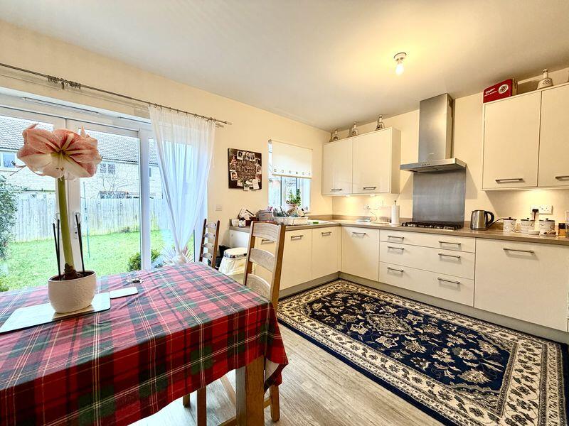 Beacon Drive, Calne photo 2