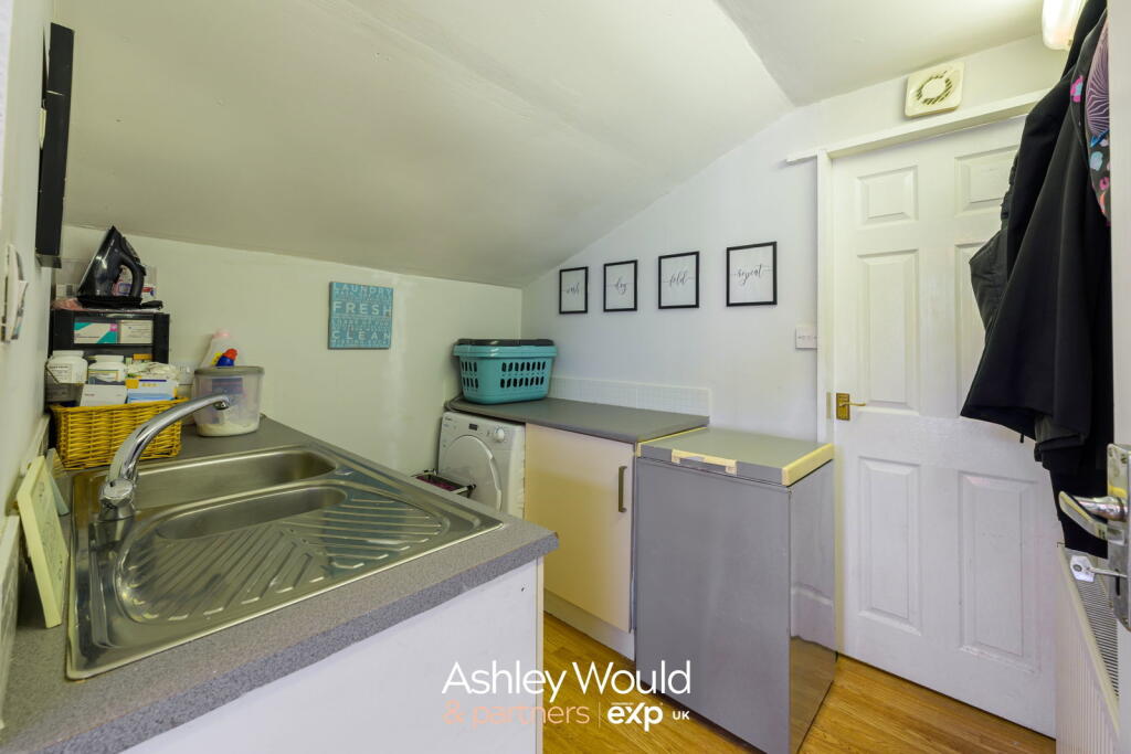 House in Birmingham, West Midlands - More