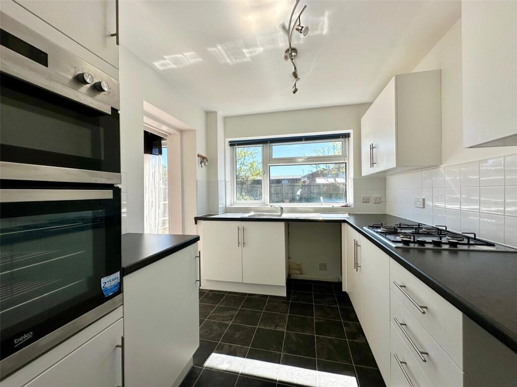 Fraser Avenue, Eastbourne, East Sussex, BN23 photo 4