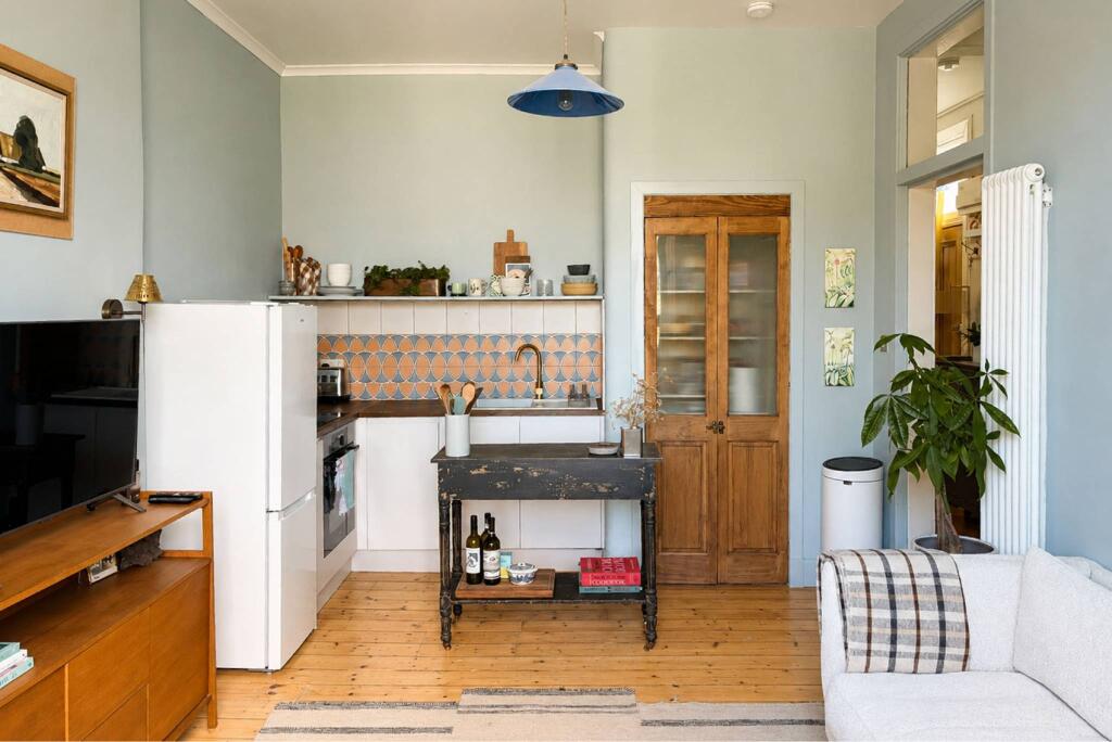 Apartment in Edinburgh, Leith Central - View 4