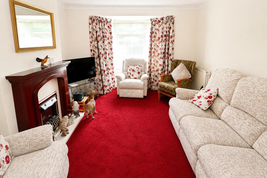 Simpson Avenue, Higham Ferrers, Northamptonshire NN10 photo 4