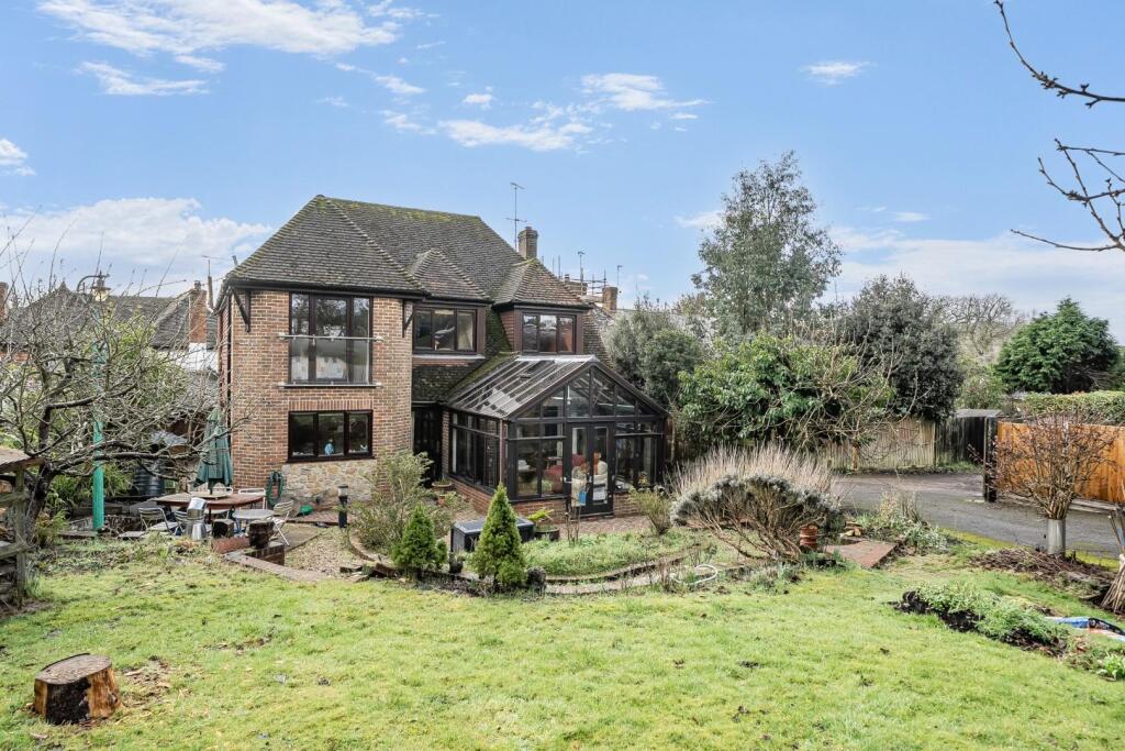 Main image of property: The Street, Willesborough TN24 0NA