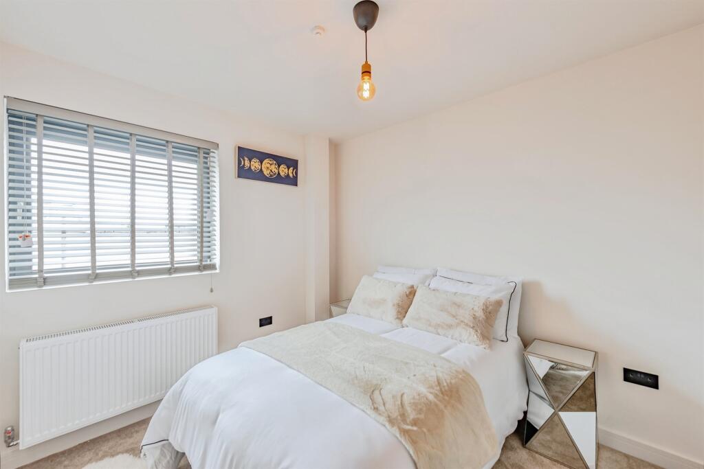 Apartment in Mid Sussex, East Grinstead - View 5