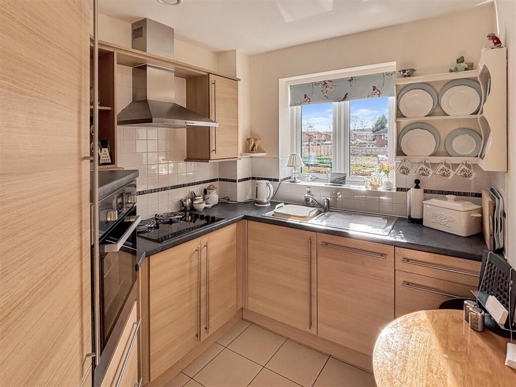 Apartment 16 Salmon Court, Stratford Road, Wellesbourne, Warwick photo 3