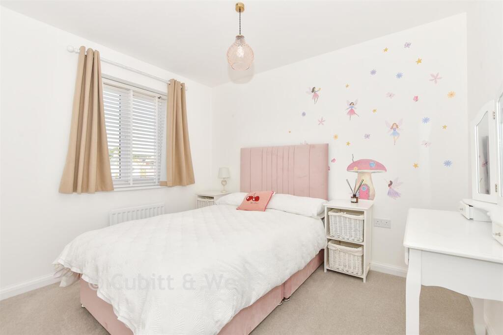 House in Chichester, Parklands - More