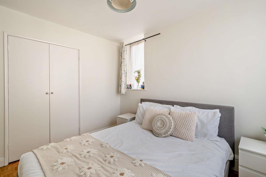 Apartment in Watford - View 5
