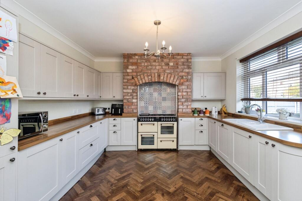 Norfolk Avenue, Dane Bank, Denton, Manchester, M34 photo 3