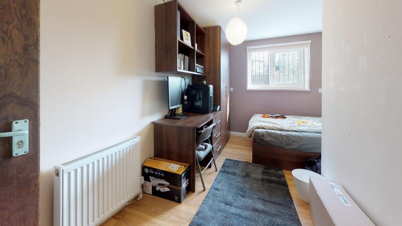 Brudenell Road, Hyde Park, Leeds – další