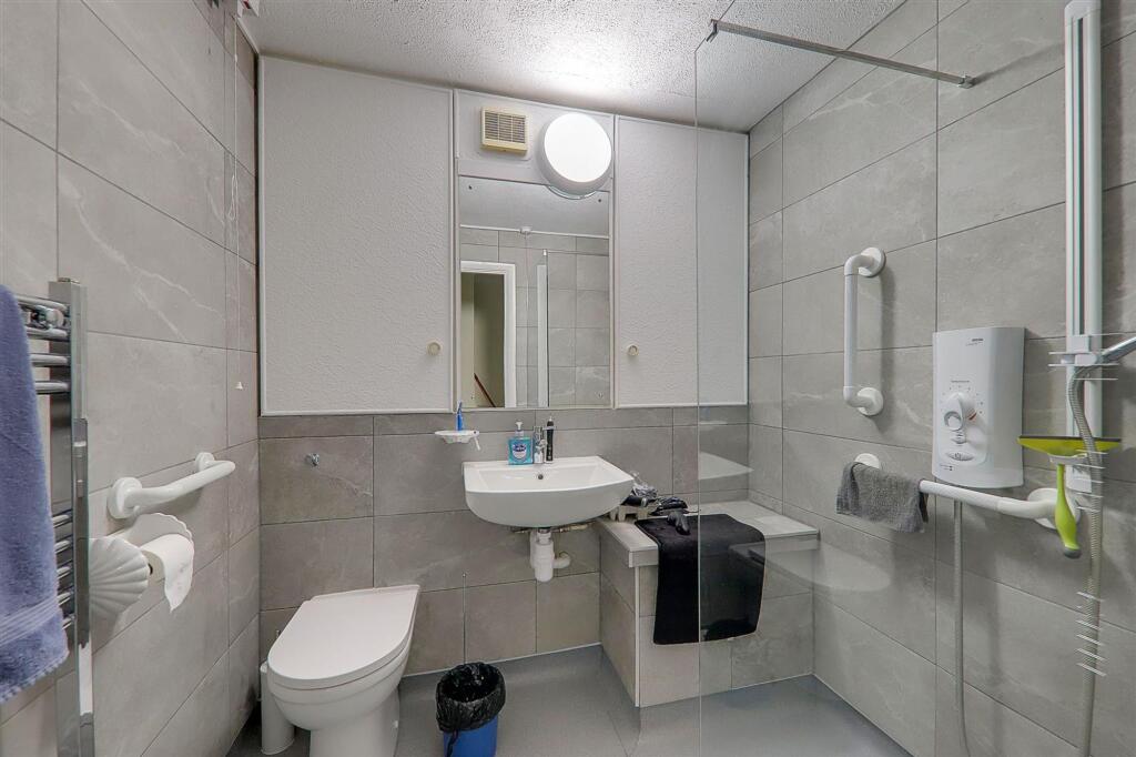Apartment in Worthing, West Sussex - View 4