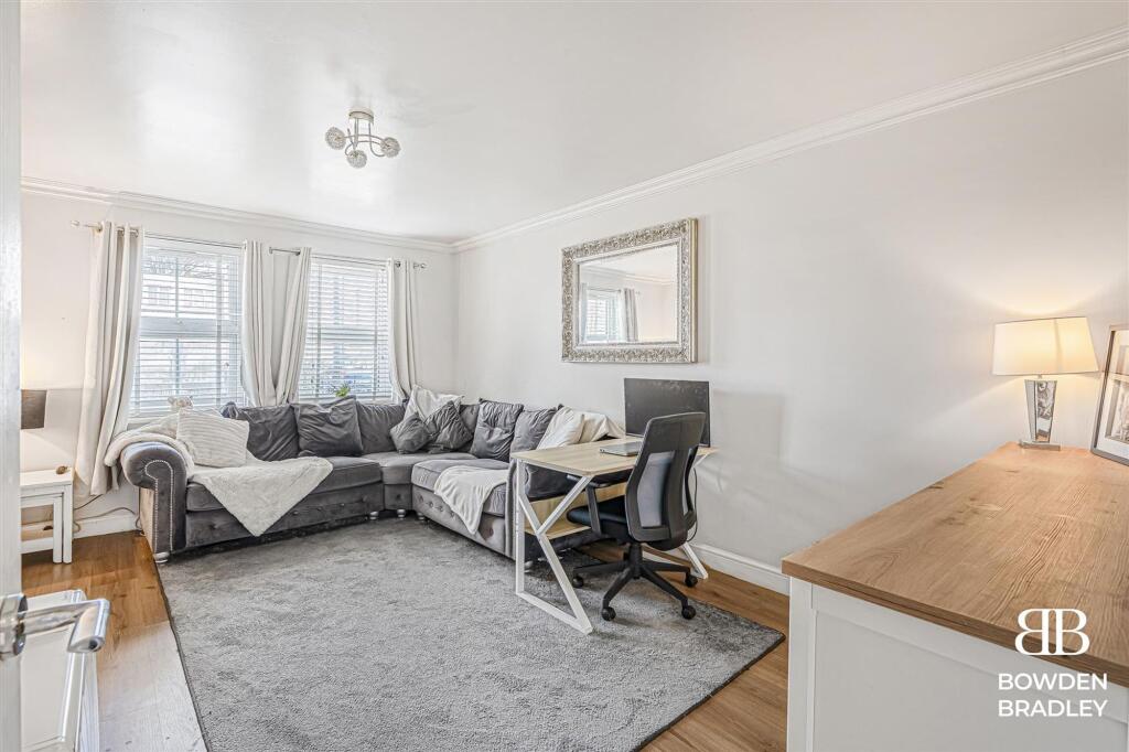 Manford Way, Hazel Court, IG7 photo 4