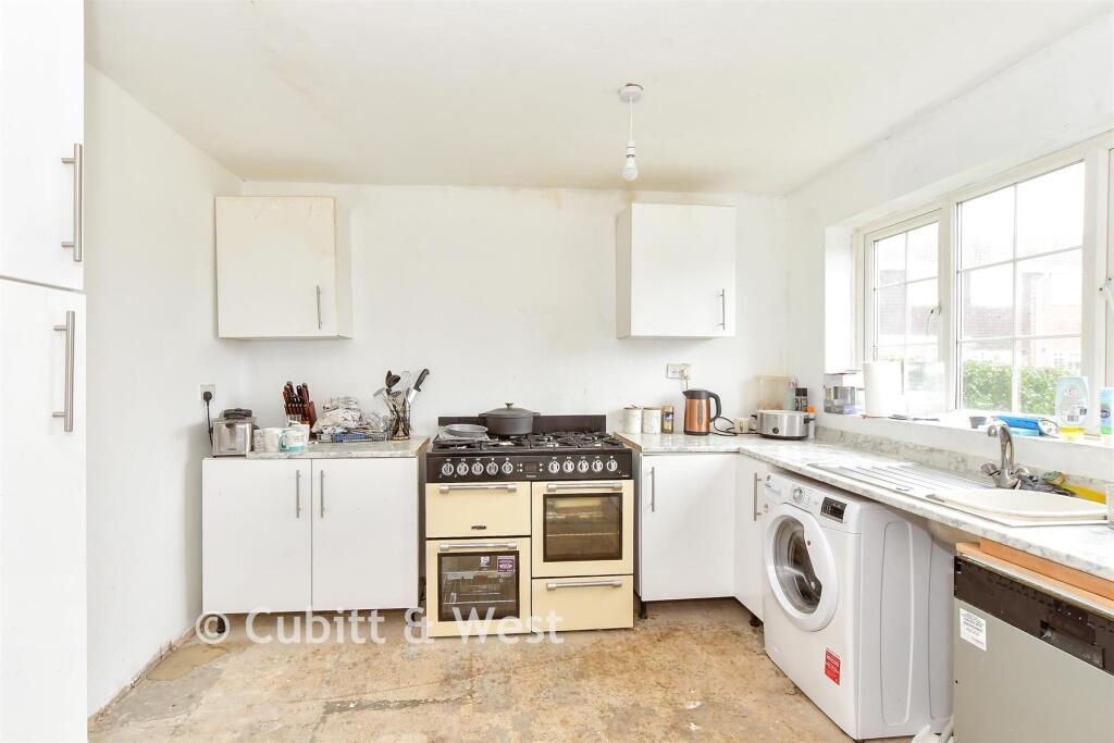 3-bed terraced on The Hartings, Felpham, Bognor Regis, West Sussex, £275,000