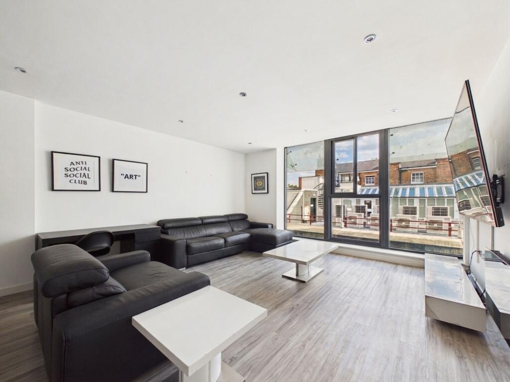 Apartment in Cheltenham, Ewens Farm, Montpellier - View 4