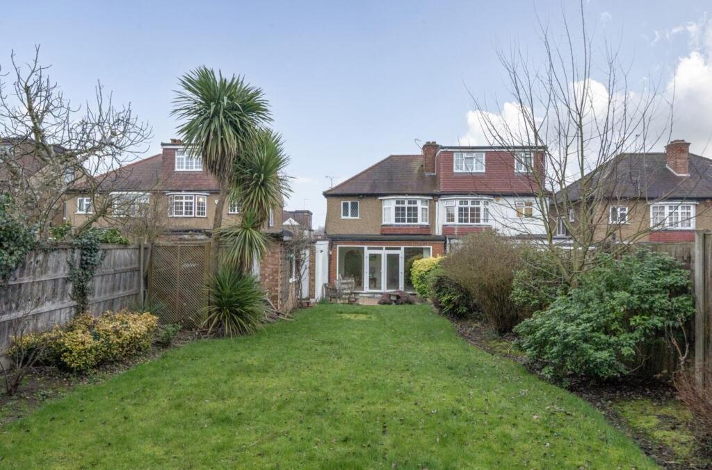 Lynton Mead, Totteridge photo 4