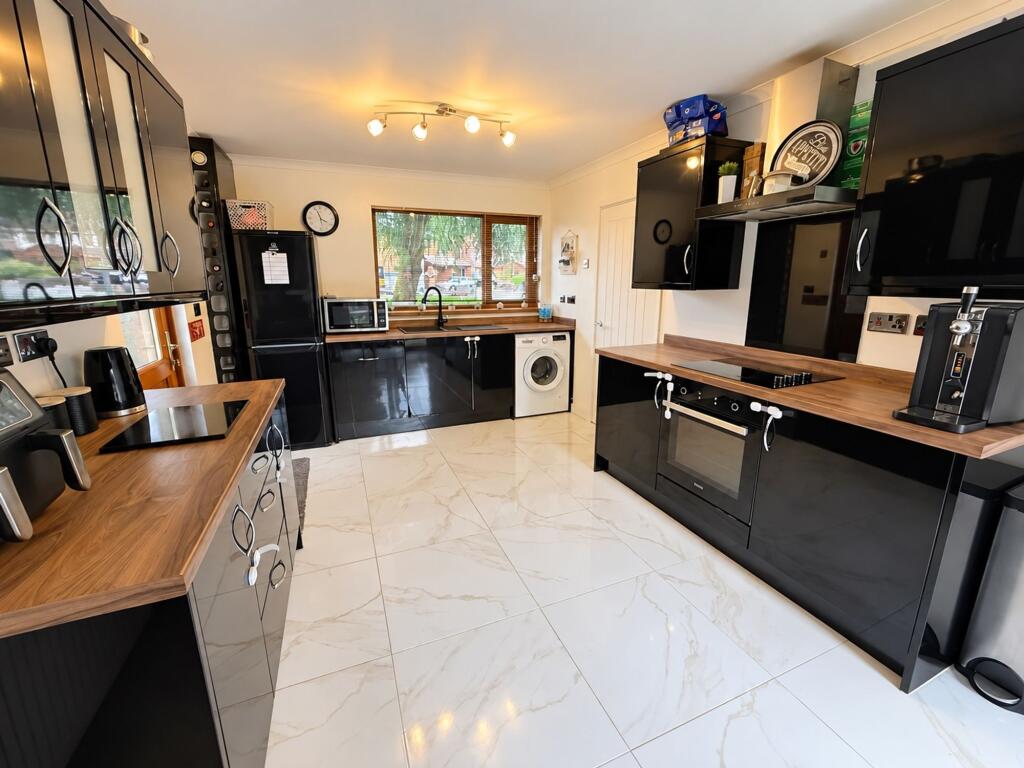 House in Tir-y-Berth, Cefn Fforest - View 5