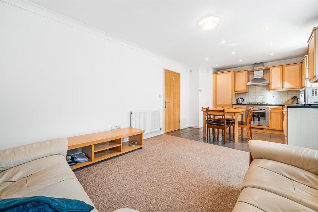 Apartment in Reading - View 5