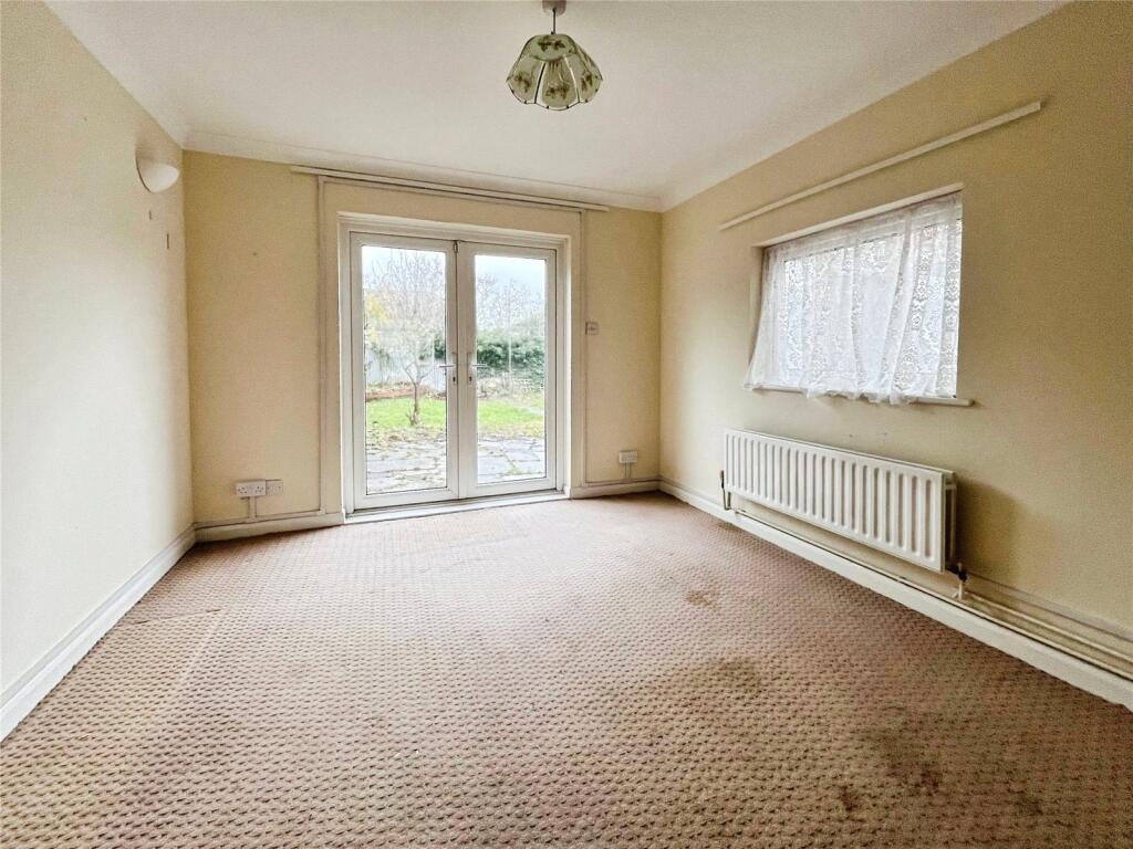 Kingsholm Gardens, London, SE9 photo 4