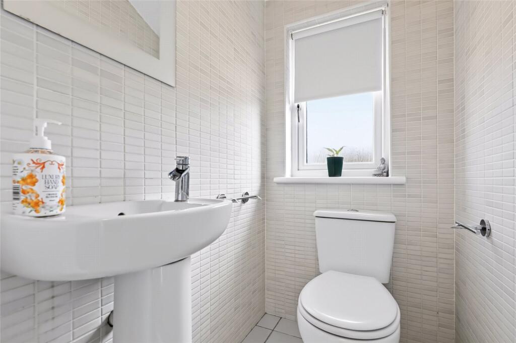 House in Glasgow, South Lanarkshire - More