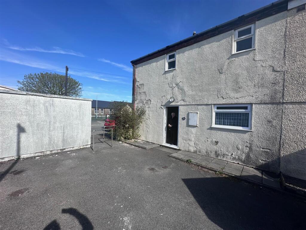 Main image of property: Maesyfrenni, Crymych