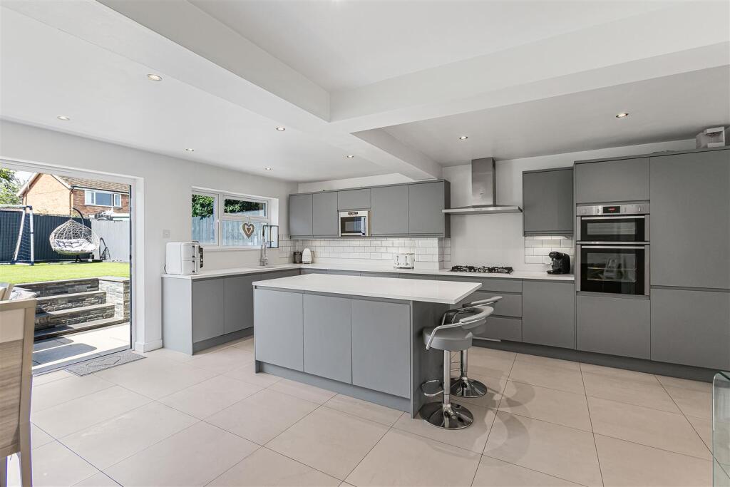 House in East Hertfordshire, Watton-at-Stone - More