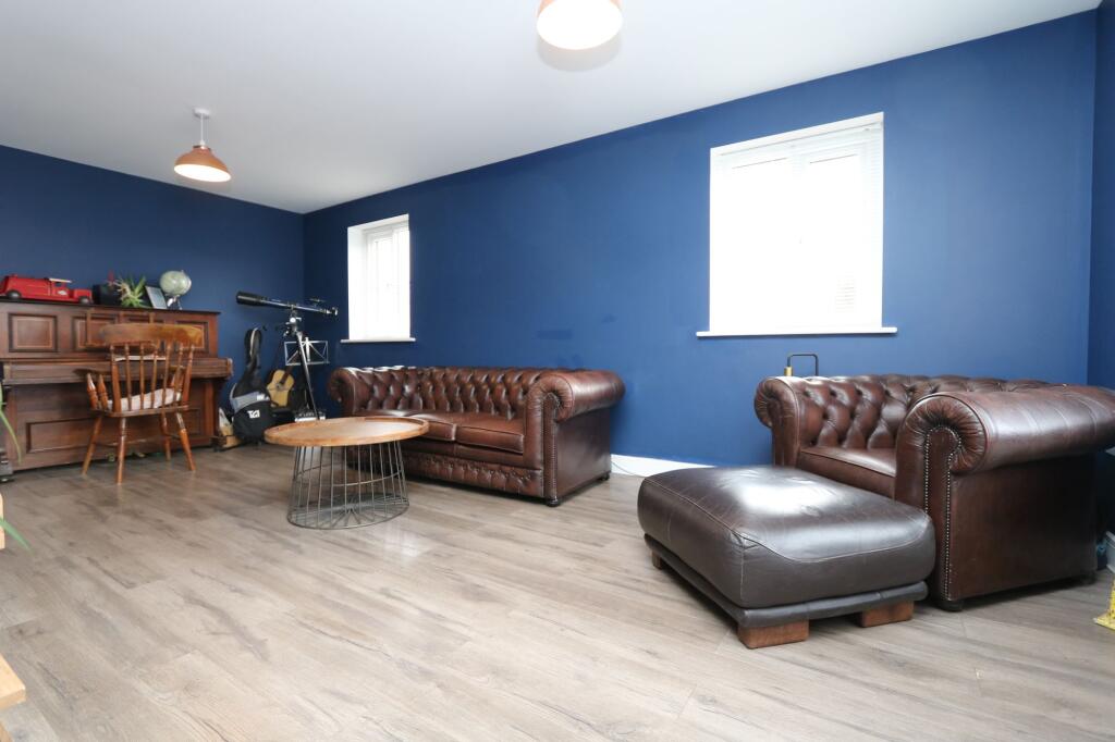 House in Rhoose, Golwg y Môr - View 4
