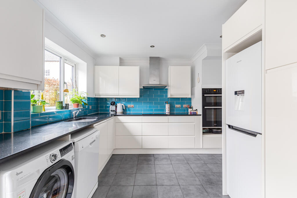 Tennyson Place, Ely, Cambridgeshire photo 3