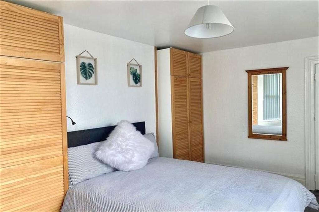 Apartment in Leeds, West Yorkshire - View 5