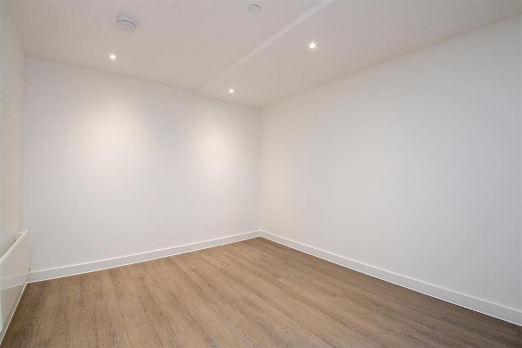 Apartment in Milton Keynes - More