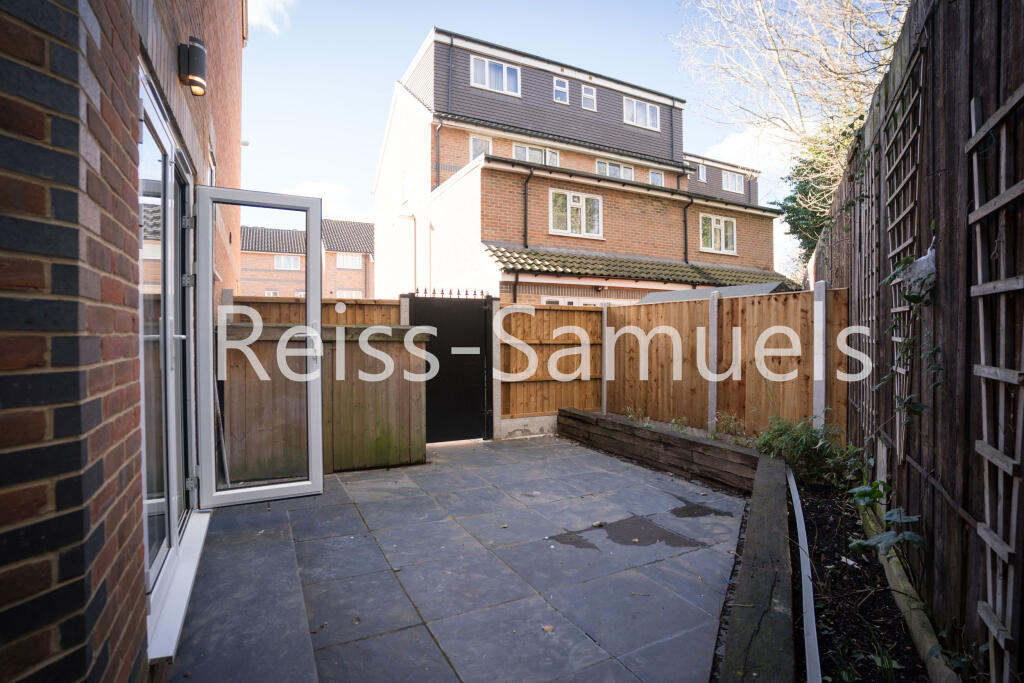 6 bedroom semi-detached house for rent