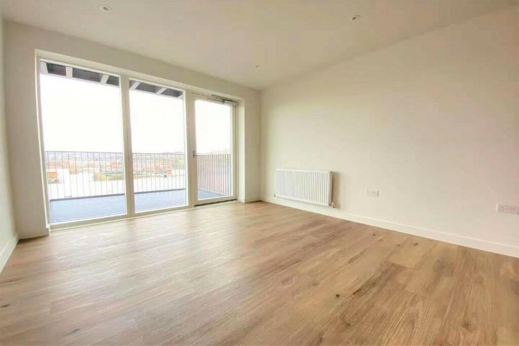 2-bed apartment on London, N8, £540,000