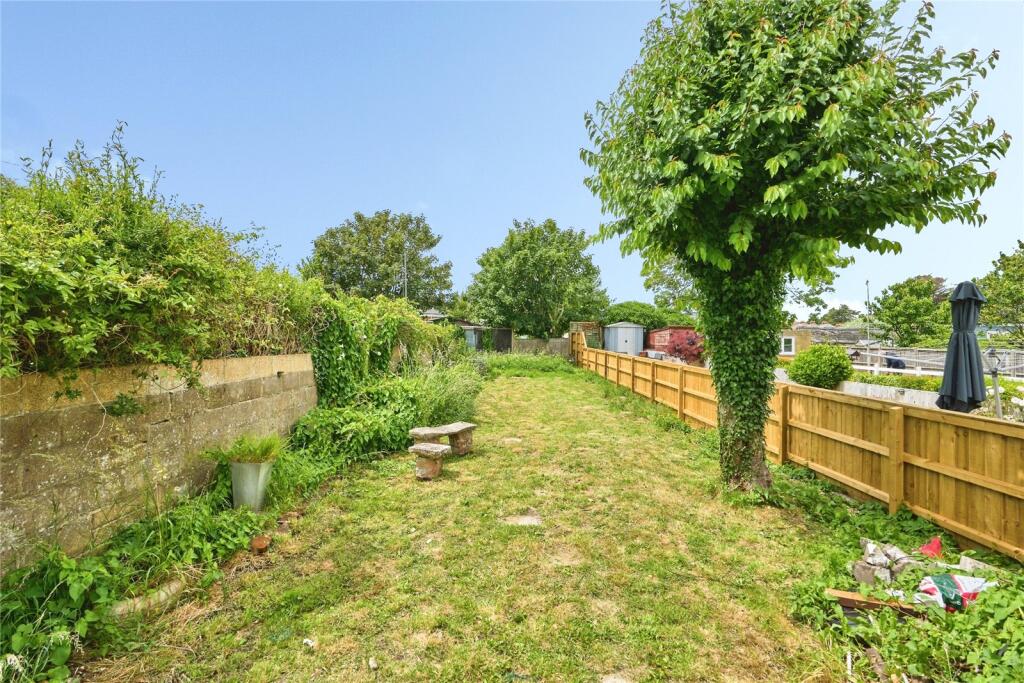 House in Isle of Wight, Newport - More