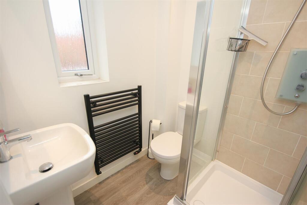 House in Wellingborough, Glenvale Park - More