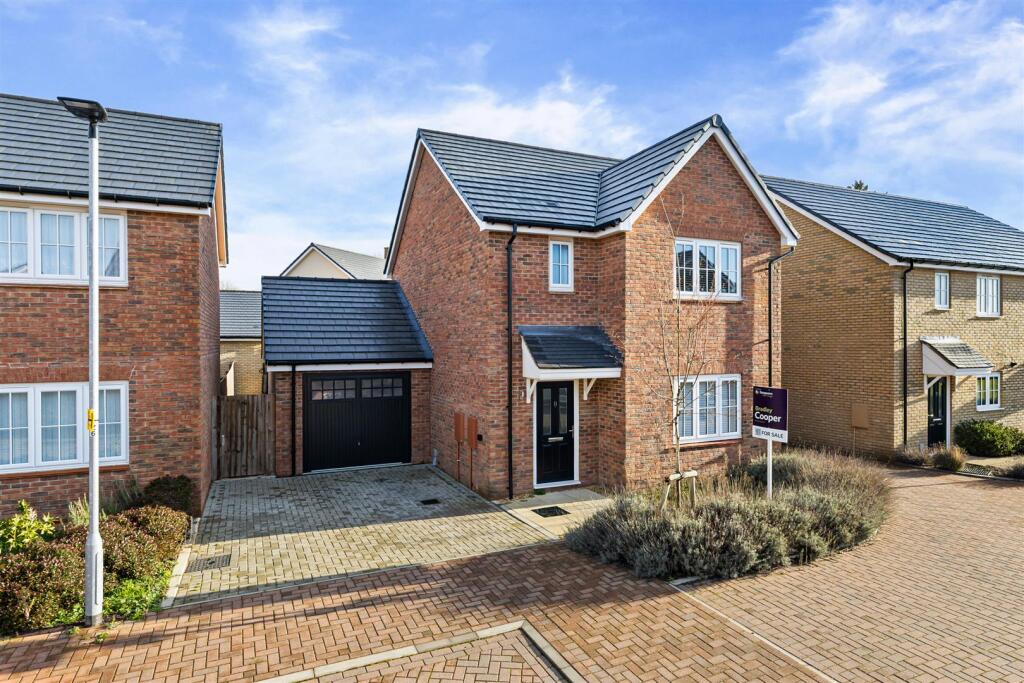 3-bed detached on Dovecote Drive, Biddenham, £450,000