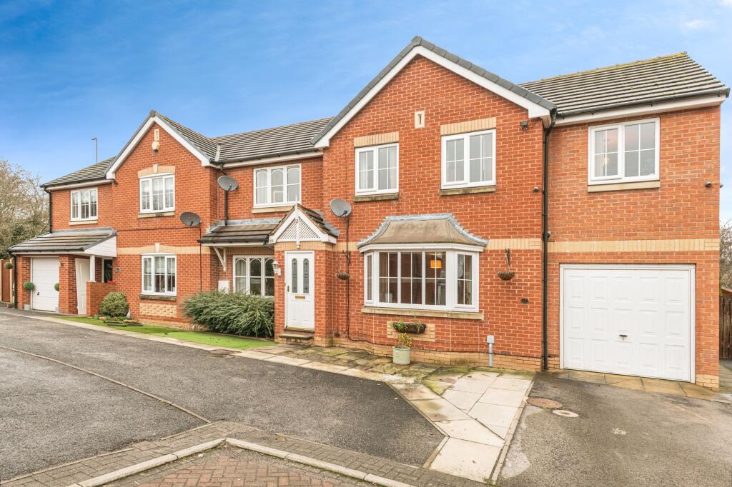 4-bed house on Parklands Drive, Wakefield, WF4, £330,000